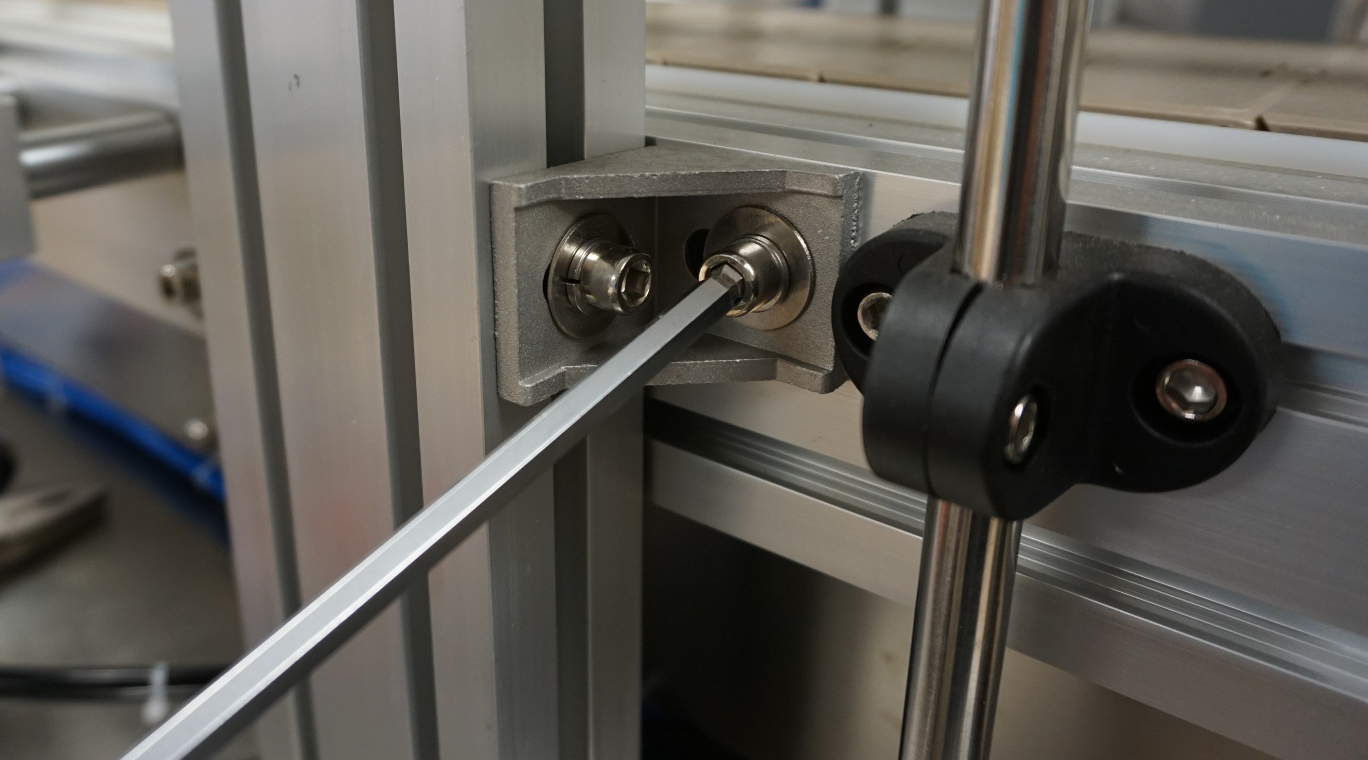 When to Use a Ball End vs. a Flat End Allen Key